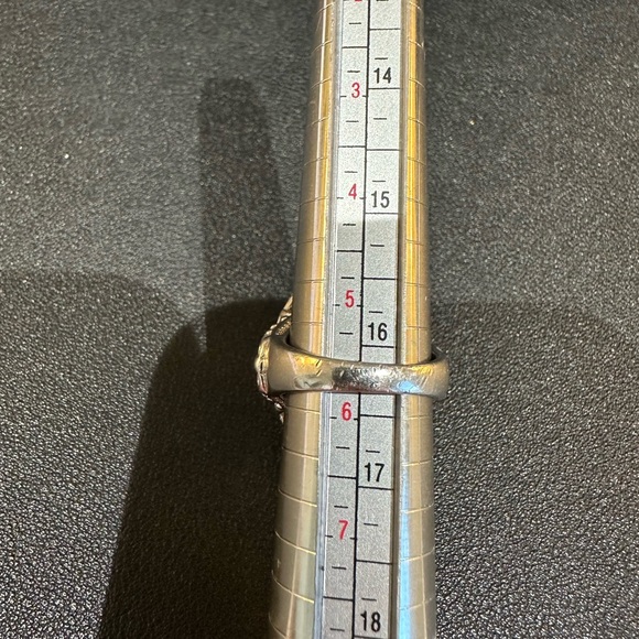 Carved Black Quartz With Small Crystals Throughout. 925SterlingSilver. Size 5.75 - Picture 11 of 11